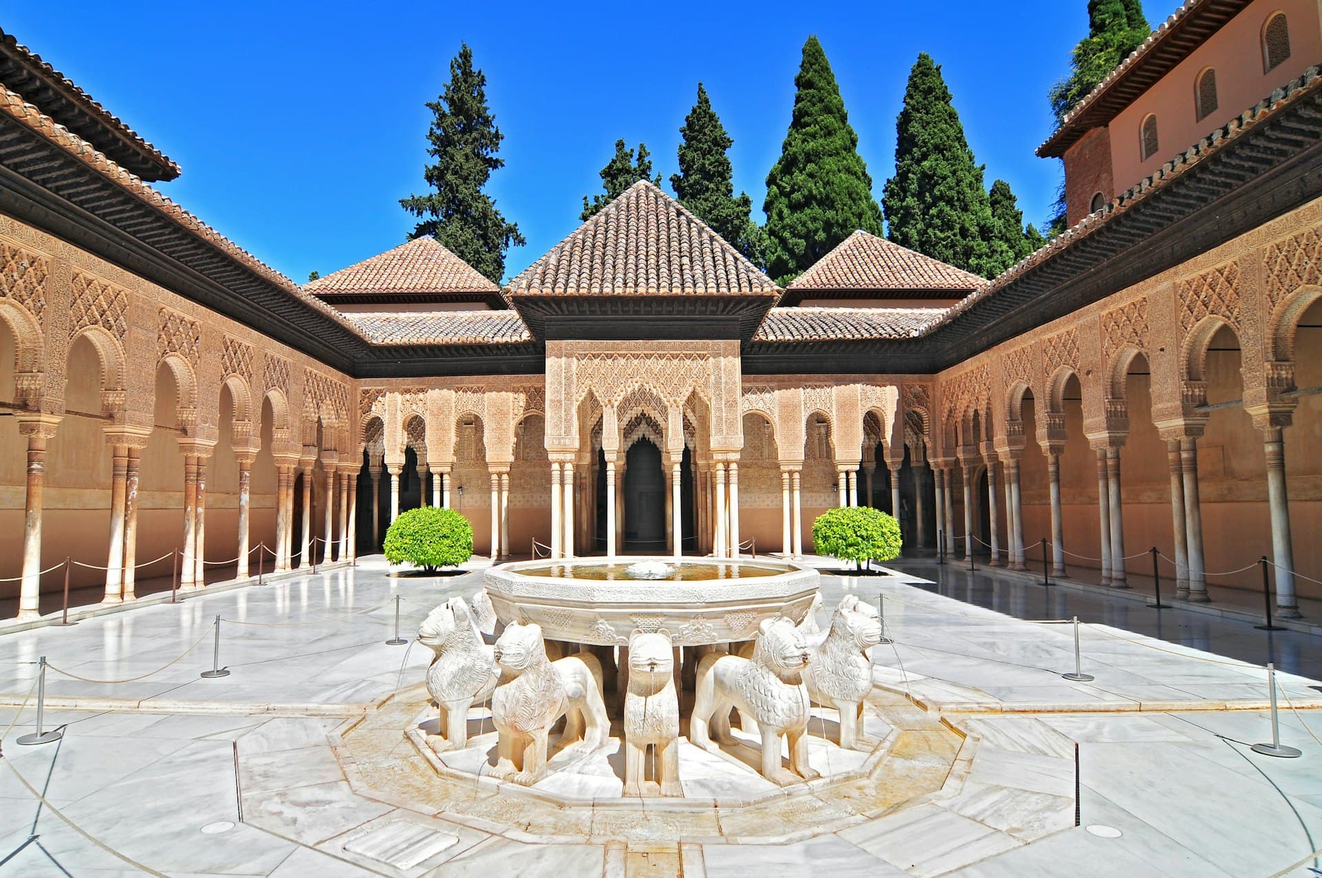 Palacio de la Alhambra - patio de los leones